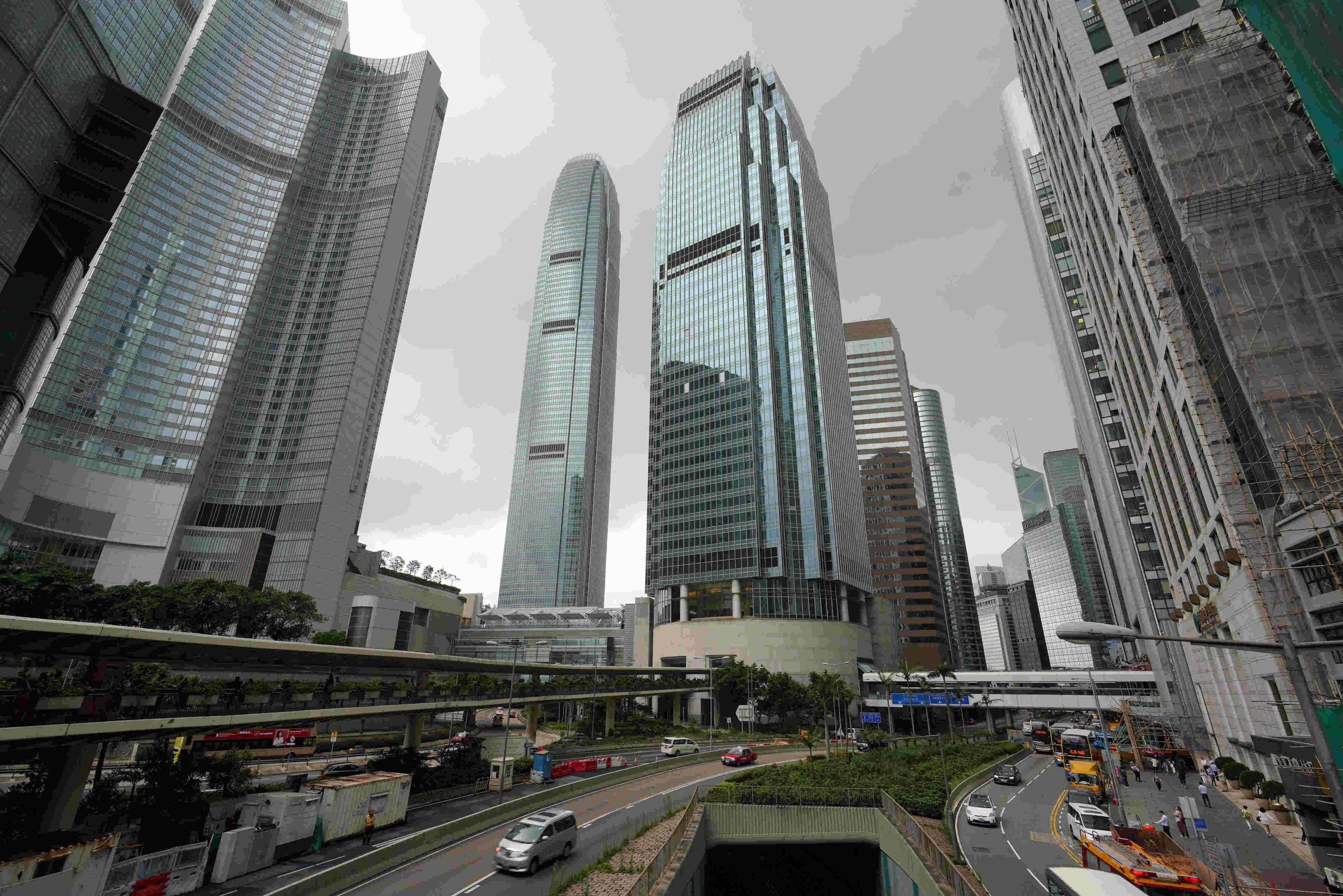 疫情疊加在家工作趨勢  中環(huán)商廈租金料3年跌四成