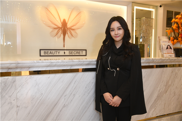 鄭慧賢Beauty Secret一站式醫(yī)學(xué)美容中心創(chuàng)辦人 行善為樂 傳承愛心栽培下一代