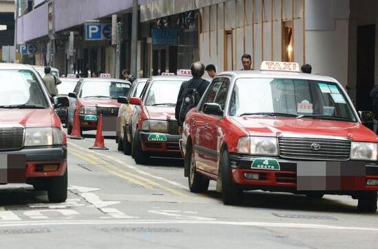 的士業(yè)團(tuán)體斥保費(fèi)年年加價(jià) 促港府介入處理