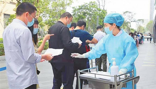 疾控中心專家及時(shí)解疑釋惑 深圳市民接種新冠疫苗熱情高