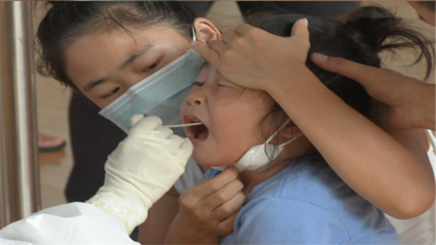 翔安的孩子們核酸檢測(cè) 乖巧的樣子讓人心疼