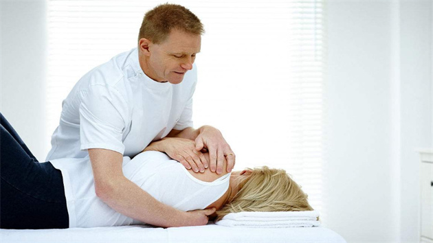 【康養(yǎng)中國】 瘦臉、增高、治頸椎一「掰」就靈？不當(dāng)正骨後果很嚴(yán)重