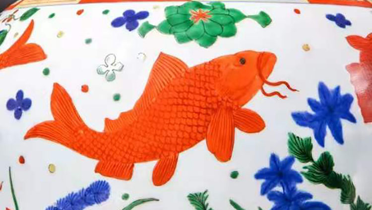 修學(xué)好古 實(shí)事求是——「紅色官窯」五彩魚(yú)藻紋大罐賞析與探討