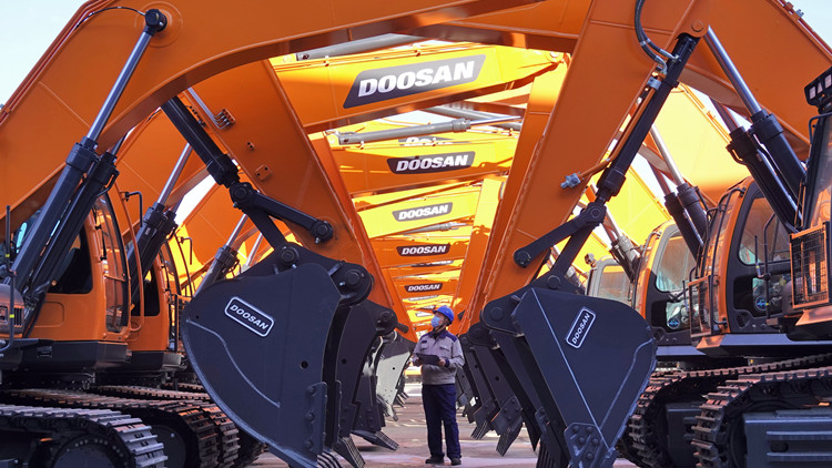 GDP首破110萬億 人均1.25萬美元  2021中國經(jīng)濟勁增8.1%