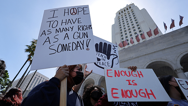 【商報圖說】「與槍支共存」兼「與槍殺共存」？