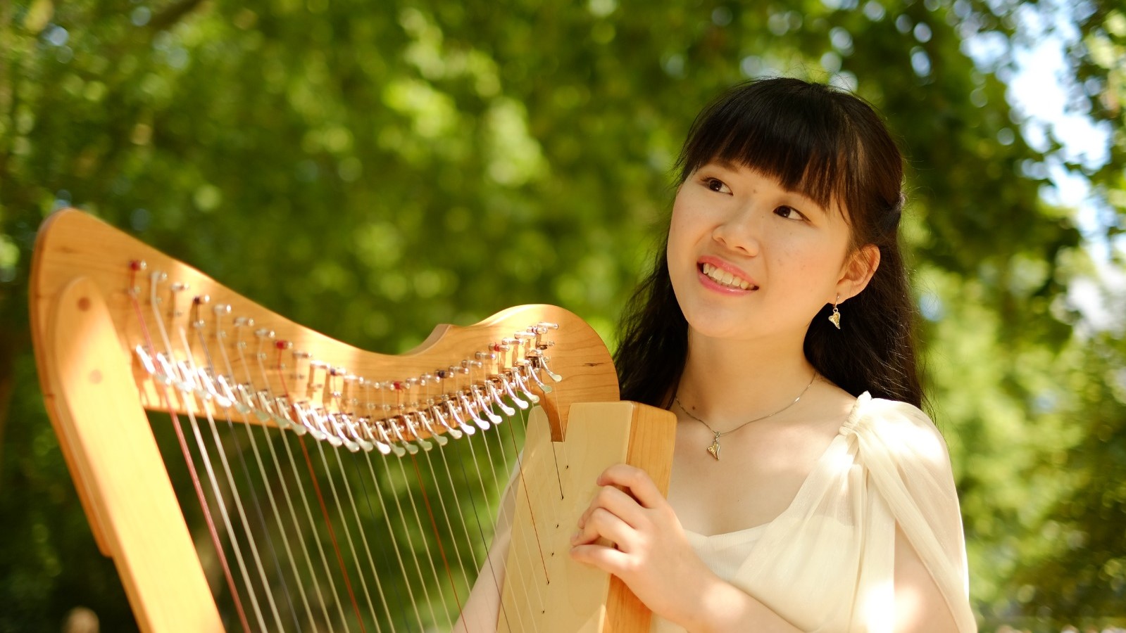 【文藝】豎琴音樂(lè)會(huì) 師生同臺(tái)演奏