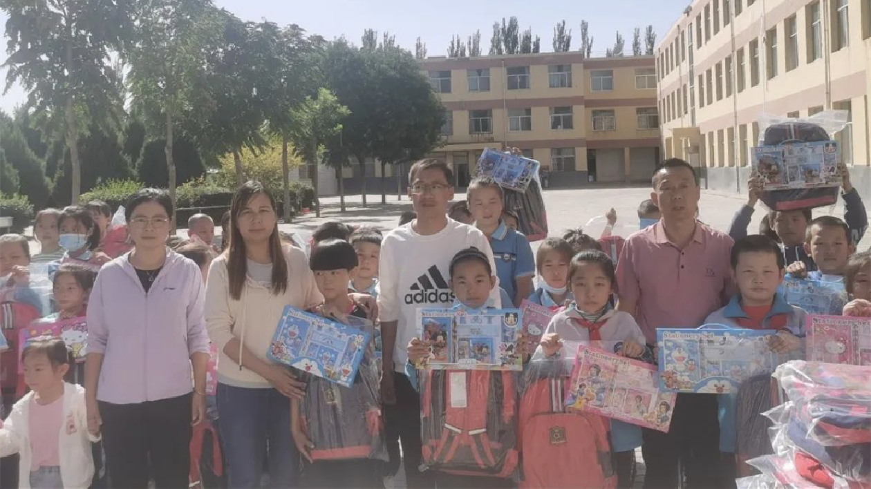 廈門市湖里區(qū)婦女聯(lián)合會攜手粉紅力量幫扶助學