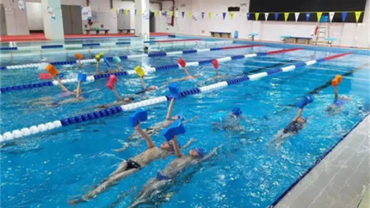 ?+13歲少年省運(yùn)會(huì)奪4金！思明泳壇出新星