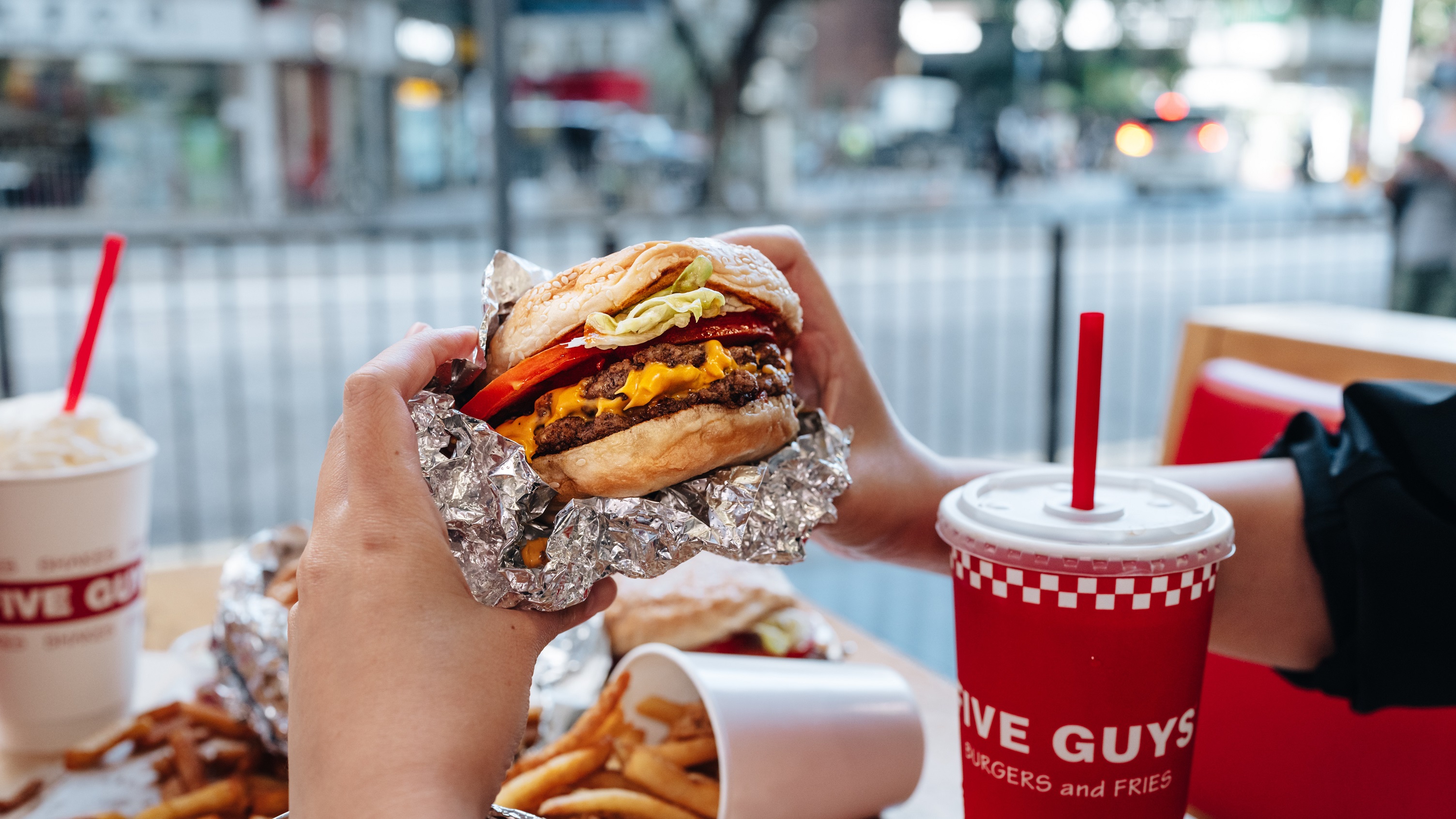 【美食】美式漢堡店登陸九龍?zhí)劣忠怀? title=