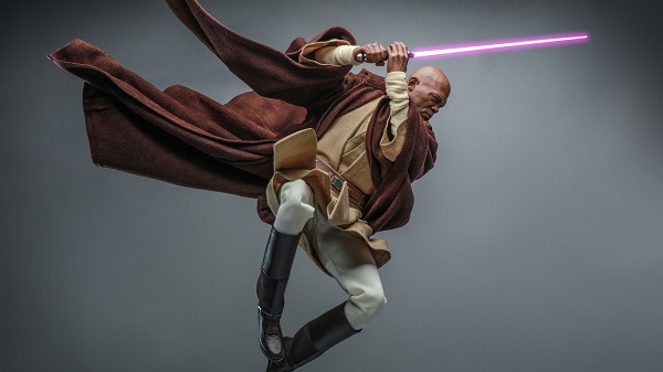 【玩樂】星戰(zhàn)前傳20周年 最強(qiáng)絕地大師Mace Windu人偶登場(chǎng)