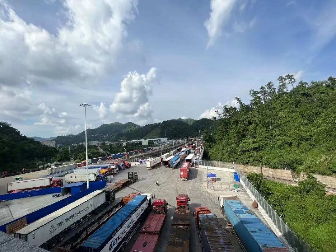 「乙類乙管」實施首日 廣西邊境口岸通關(guān)忙而不亂