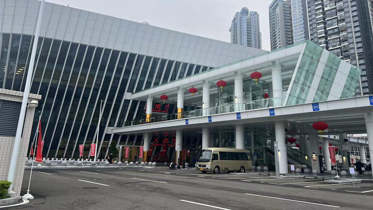 有片丨保安局局長及海關關長抵達香園圍口岸 視察首日運作情況