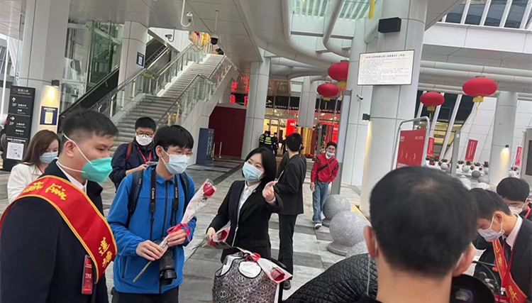 【商報(bào)快評(píng)】口岸繁忙景再現(xiàn)  全面通關(guān)振民心