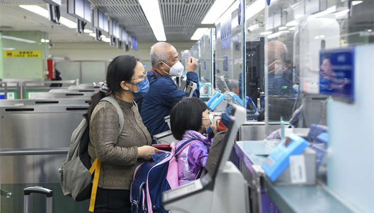 深港人員往來(lái)全面恢復(fù) 海關(guān)全力保障口岸復(fù)通平穩(wěn)順暢