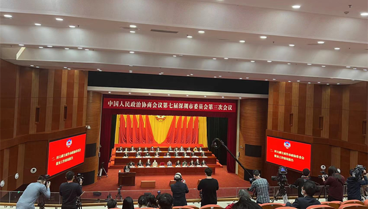 深圳市政協(xié)副主席田夫作市政協(xié)常委會提案工作情況報告