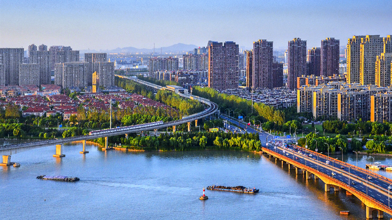 無(wú)錫惠山：「鯤鵬迭變」乘風(fēng)起