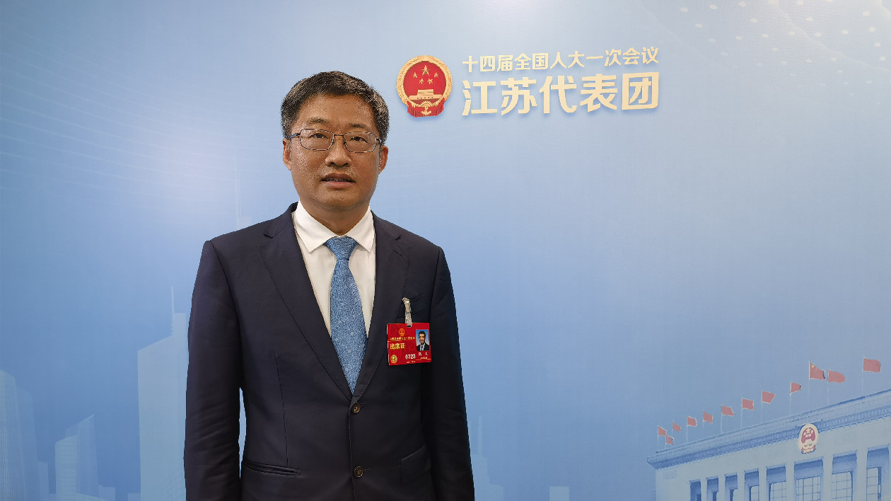 陳衛(wèi)：建議國(guó)家層面推動(dòng)長(zhǎng)三角、粵港澳兩大區(qū)域融合發(fā)展