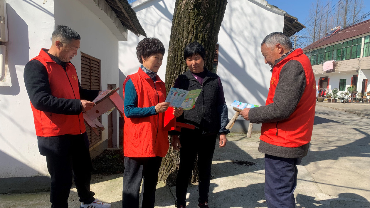 長(zhǎng)興霅溪：小板凳「坐」實(shí)為民服務(wù)，暖人心