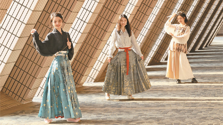 「國潮」?jié)u湧  港青鍾情漢服