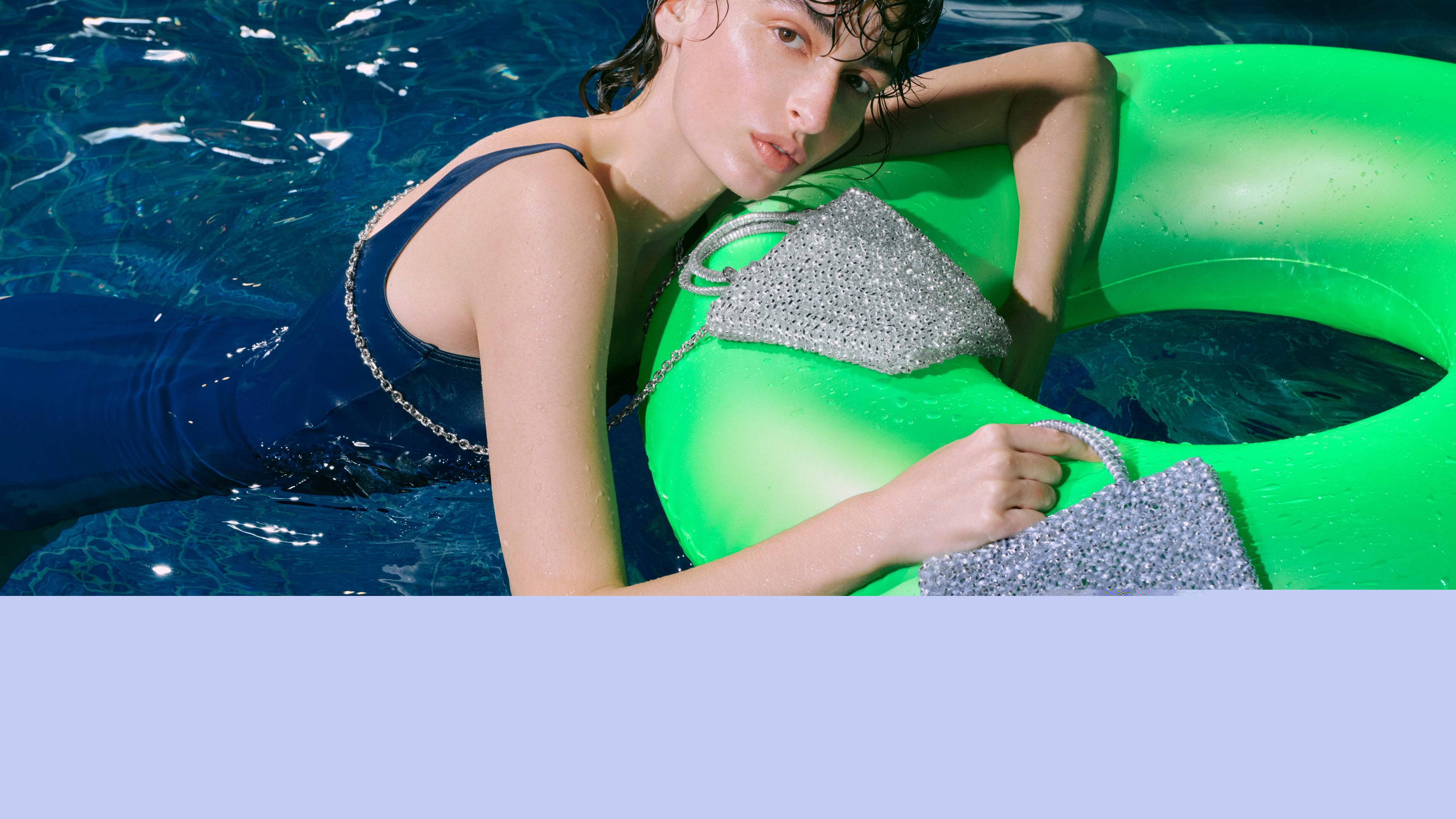 【時(shí)尚】水與光交織的閃亮手袋