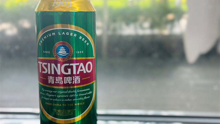 孤獨(dú)、社恐、陌生人都敵不過一罐青島啤酒