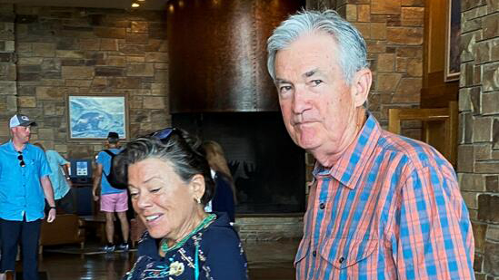 鮑威爾：高息或較預(yù)期長(zhǎng) 不排除再加息