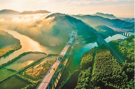 2024年90分鐘直達(dá)深汕合作區(qū) 深汕西高速改擴(kuò)建為雙向八車道，圓墩河特大橋順利合龍