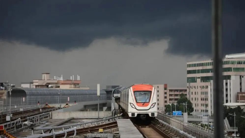 最新！「蘇拉」路徑再調(diào)整！廣東又有多地颱風(fēng)紅色預(yù)警生效，地鐵會(huì)否停運(yùn)？回應(yīng)來(lái)了→