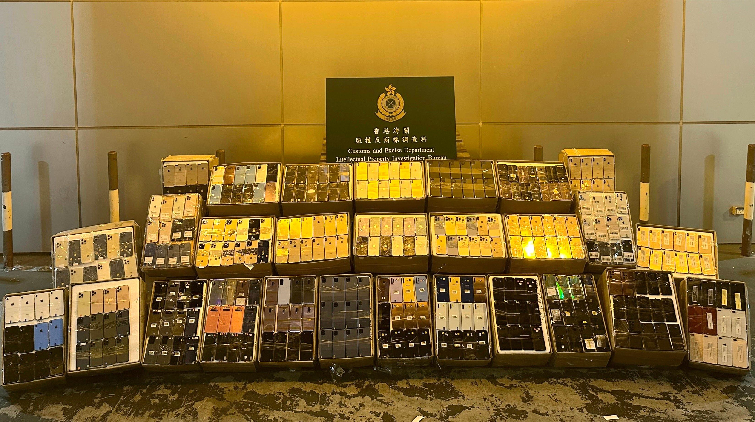 香港海關與內地澳門聯(lián)手打擊跨境轉運冒牌貨 檢1600萬元假貨