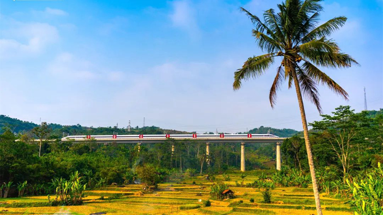 雅萬高鐵今日開通運(yùn)行 下月初正式售票開始商業(yè)運(yùn)營
