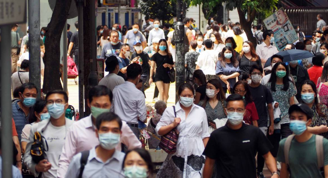 在英尋求庇護港人現(xiàn)狀：四處漂泊、承受恐懼與負罪感