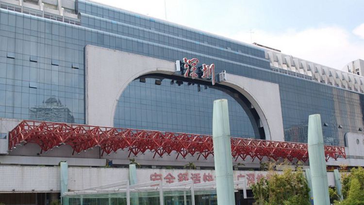 受暴雨影響 公交、出租及客運車中午12時前停止發(fā)往羅湖火車站