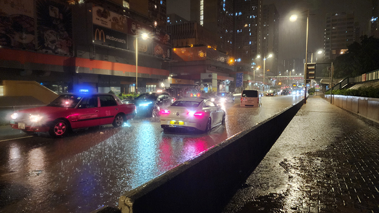 黑雨襲港｜港府：極端情況至少維持至下午6時
