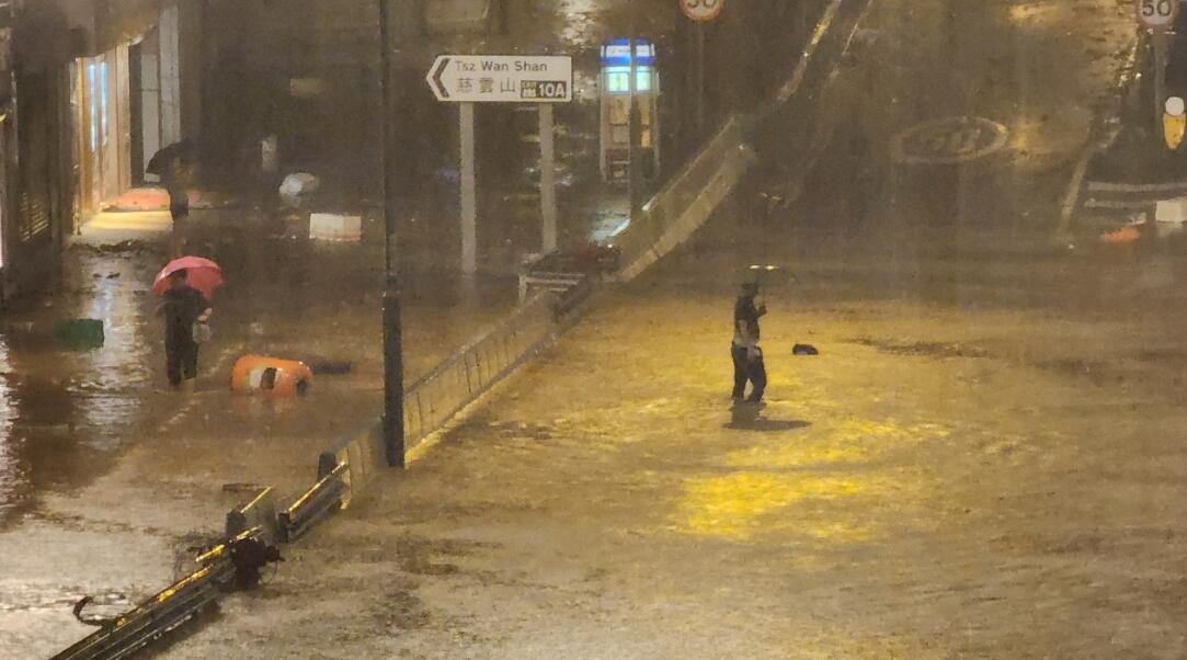 世紀(jì)暴雨 | 天文臺(tái)：過(guò)去24小時(shí)錄逾600毫米雨量