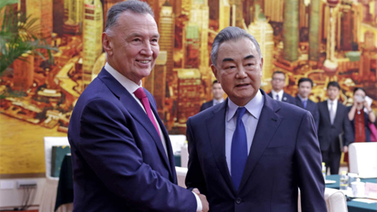 王毅：將繼續(xù)堅(jiān)持中澳全面戰(zhàn)略夥伴關(guān)係定位