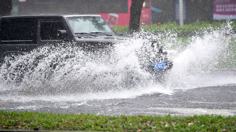 今晚到明天，深圳還有暴雨！周末盡量別出門