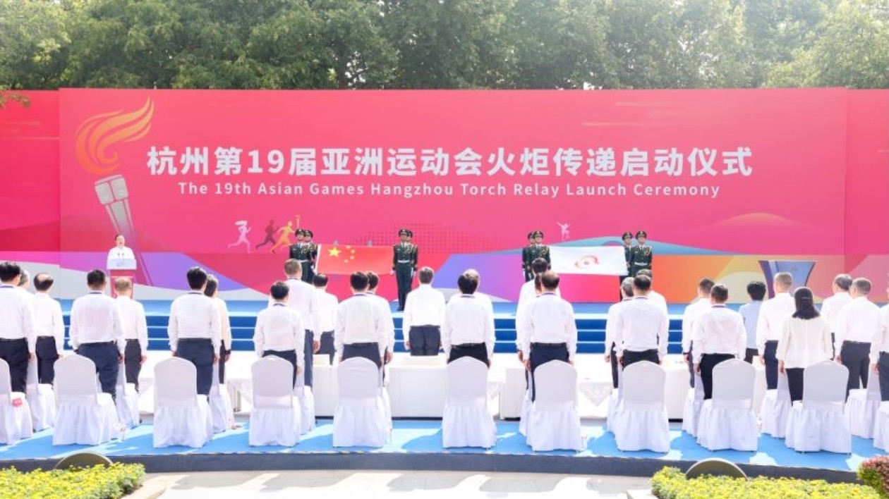 西子湖畔開跑 杭州亞運(yùn)會(huì)火炬首日傳遞圓滿成功