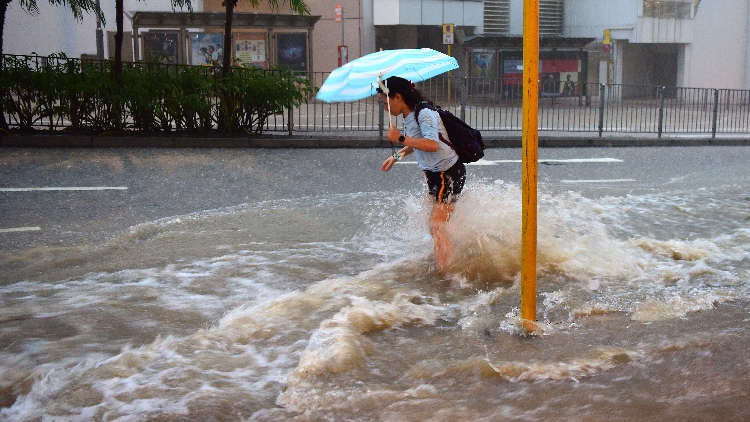 【港事講場】世紀(jì)暴雨得人驚 爭分奪秒紓民困