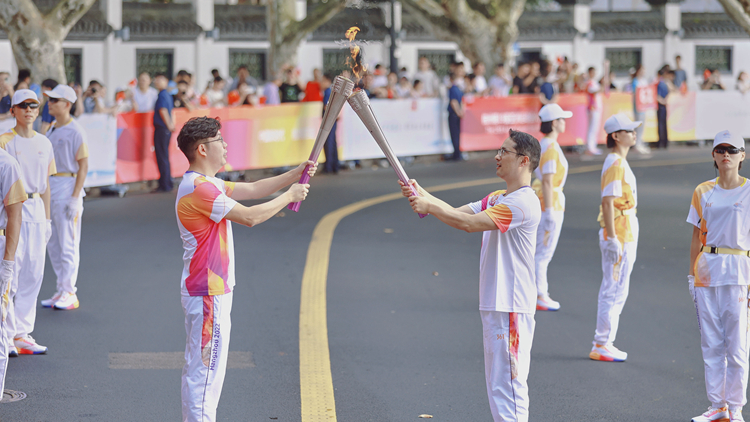 杭州亞運(yùn)會(huì)香港唯一火炬手代表沈慧林：觀眾熱情最感動(dòng)難忘