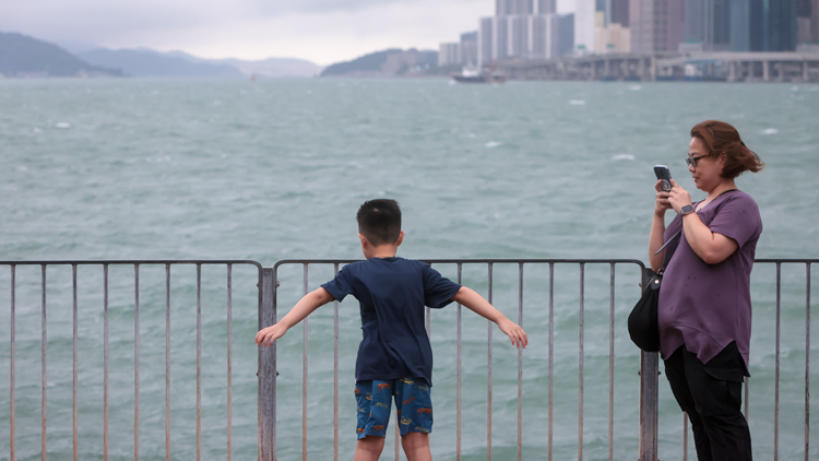 萬(wàn)物充滿神跡——詩(shī)意之海（二章）