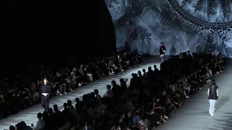  嗨玩嗨購(gòu)！「九月時(shí)尚樂(lè)購(gòu)」x「深圳時(shí)裝周」