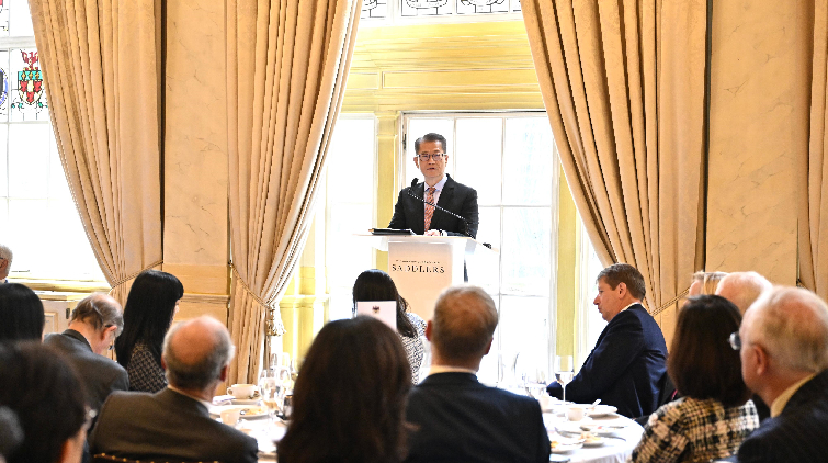 陳茂波向英國(guó)金融和商界領(lǐng)袖推廣香港新優(yōu)勢(shì) 冀兩地加強(qiáng)合作