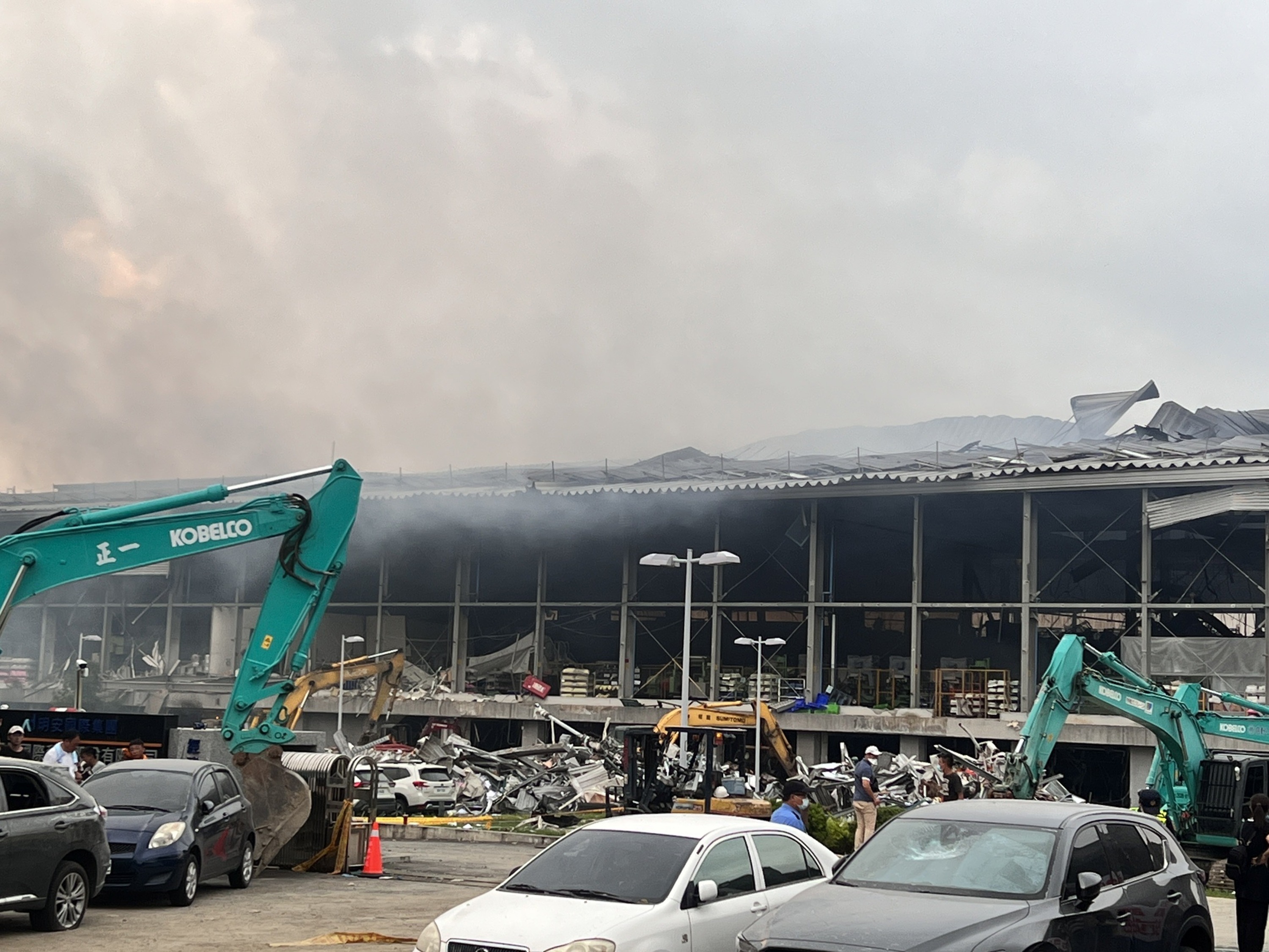 臺(tái)灣屏東工廠火災(zāi)造成六死四失蹤 臺(tái)灣各界致哀