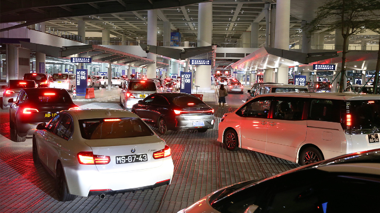 10天超10萬輛次！港珠澳大橋邊檢站提醒廣大旅客「雙節(jié)」錯峰出行