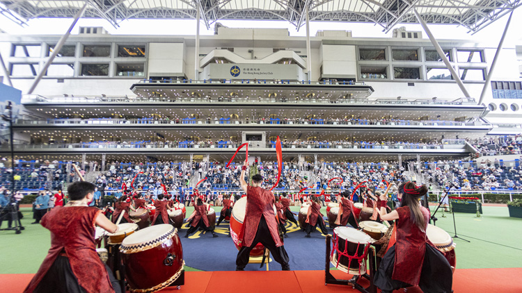國慶賽馬日周日上演 國際級(jí)著名男高音獻(xiàn)唱名曲