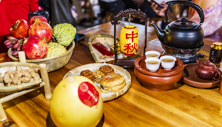 相聚雲(yún)端賞月敘鄉(xiāng)情，潮州舉行2023海內(nèi)外潮人中秋聯(lián)誼晚會