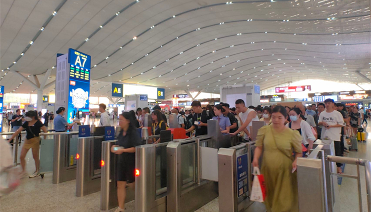 中秋國(guó)慶長(zhǎng)假首日廣鐵發(fā)送旅客285萬人次