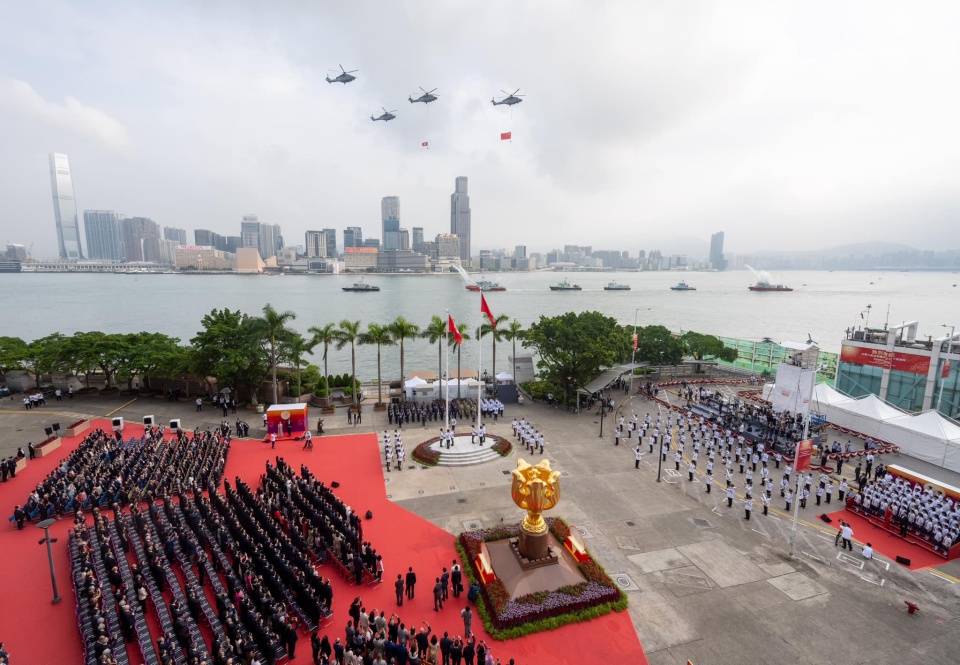政府官員及紀(jì)律部隊(duì)發(fā)文賀國慶 祝願(yuàn)祖國富強(qiáng)昌盛