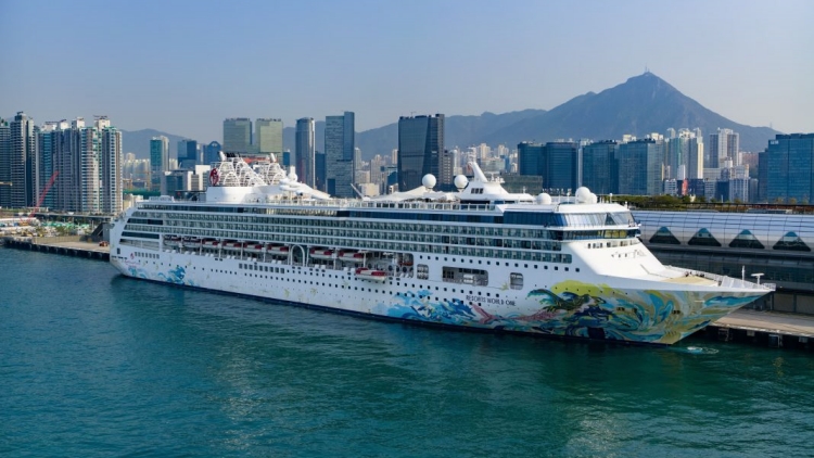 名勝世界拓大灣區(qū)郵輪商機(jī) 內(nèi)地復(fù)航郵輪 星洲企業(yè)家嘗頭啖湯