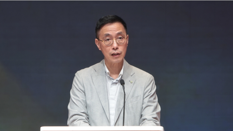 楊潤(rùn)雄恭賀港隊(duì)在杭州亞運(yùn)摘得第45面奬牌